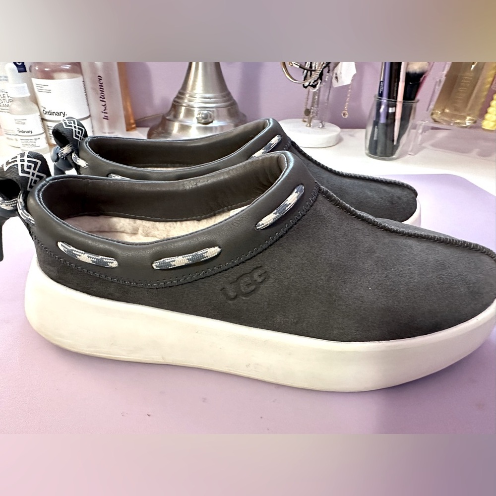 UGG Women’s W Classic Boom Slip-On Sz 7